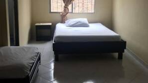 Ferros/tábuas de passar roupa, Wi-Fi de cortesia, roupa de cama