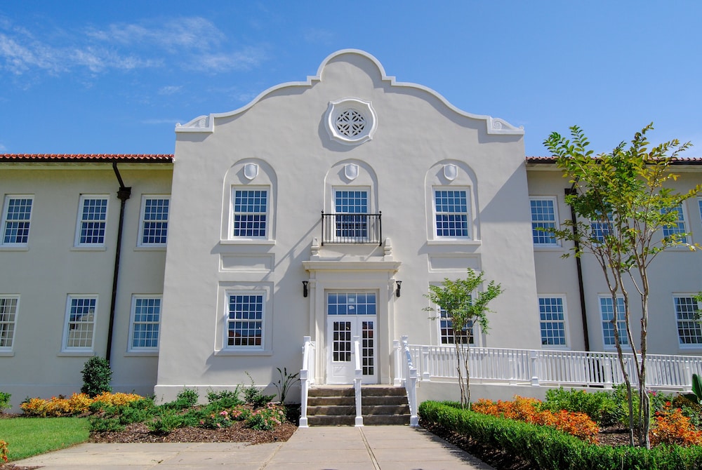 Oasis Resort Gulfport in Gulfport Best Rates & Deals on Orbitz