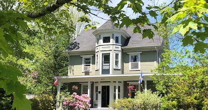 Red Mahone Bed & Breakfast