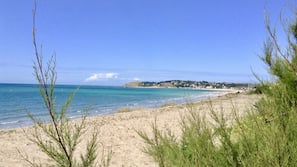 Plage, chaises longues