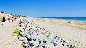 Plage, chaises longues