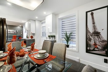 Majestic 3 Bedroom Condo In The Heart Of Mtl On Plateau Mont - 