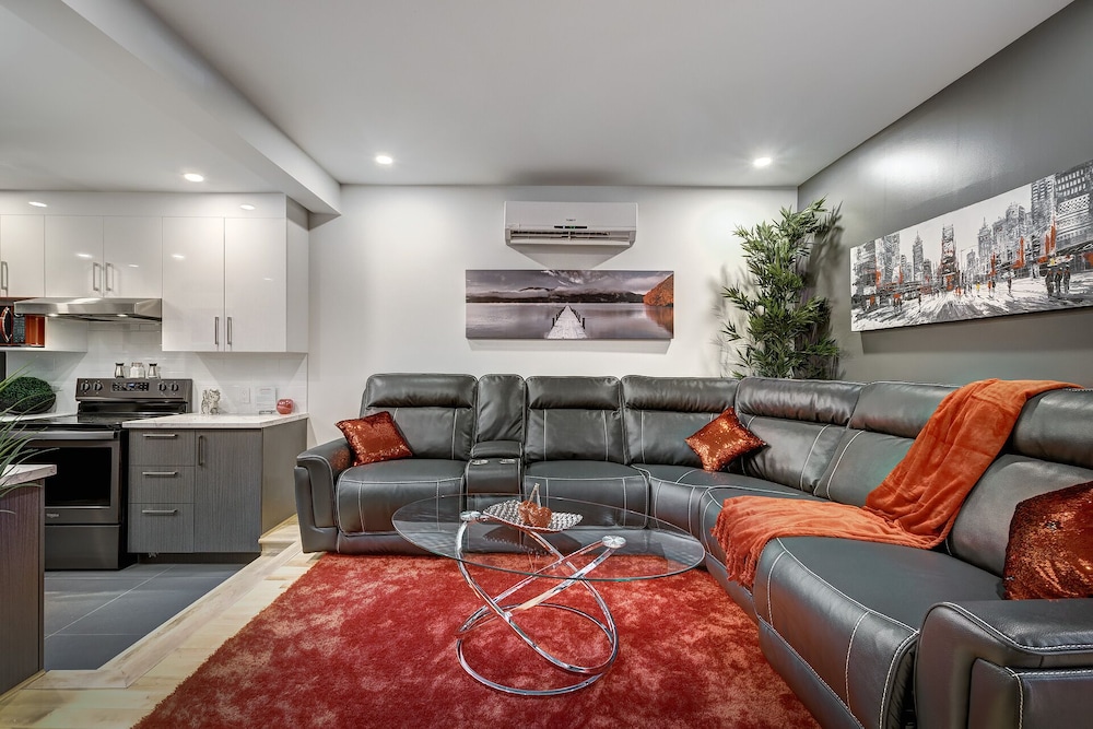 Majestic 3 Bedroom Condo In The Heart Of Mtl On Plateau Mont