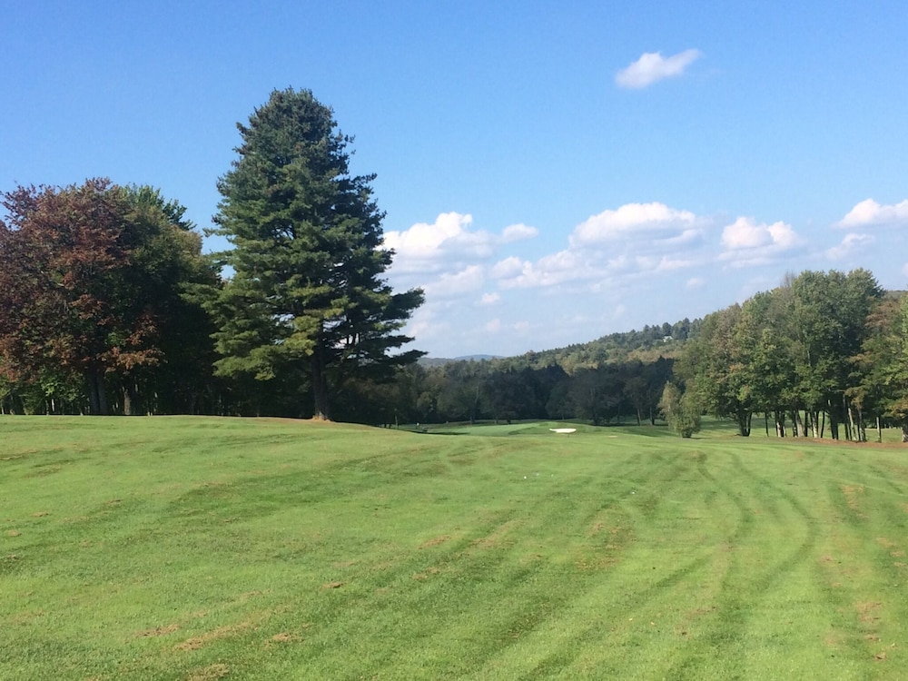 Condo at Villa Roma Resort, near Resort World Casino, Bethel Woods