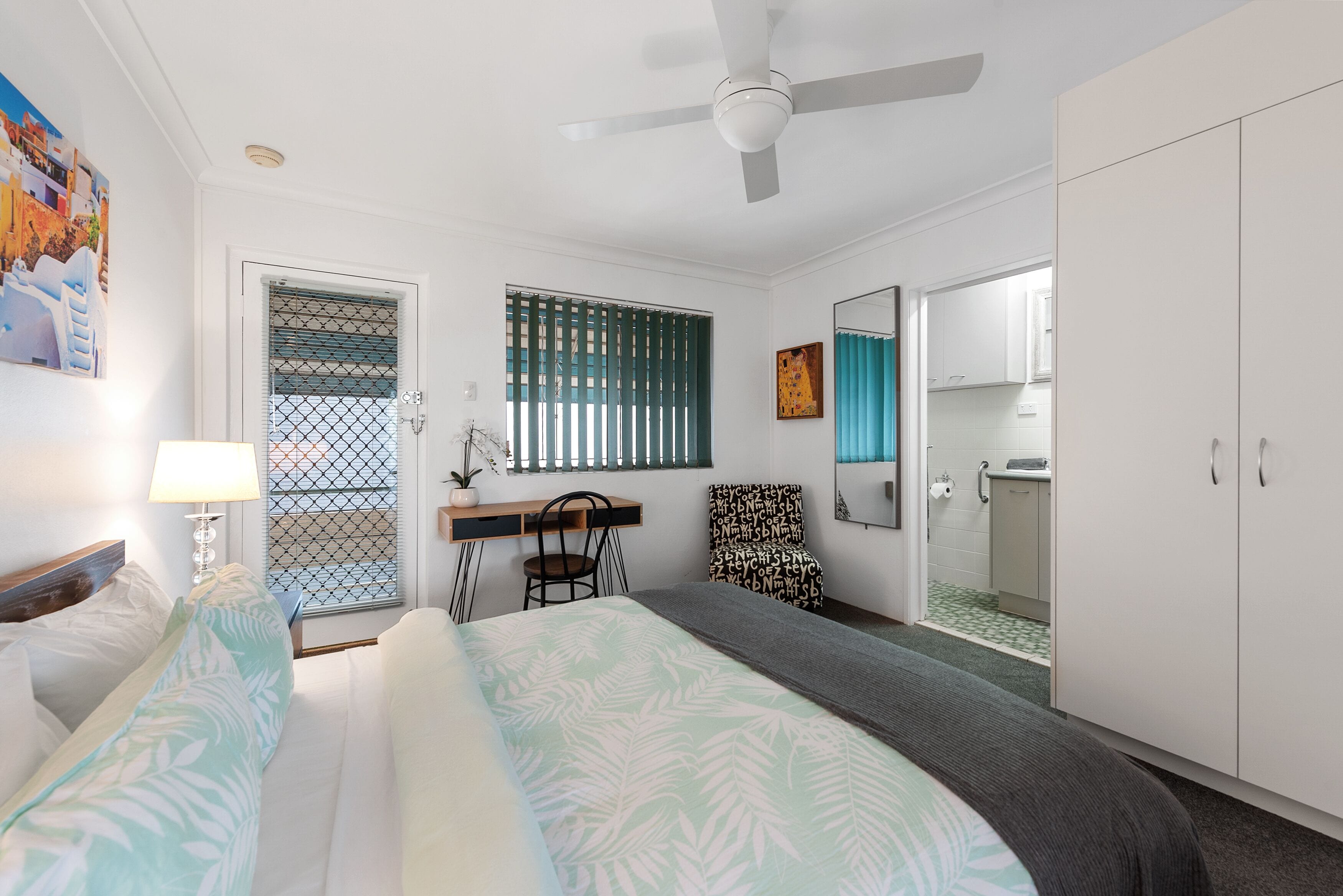 Funky Urban Pad ~ 1 Bed/1 Bath/1 Car ~ New Farm