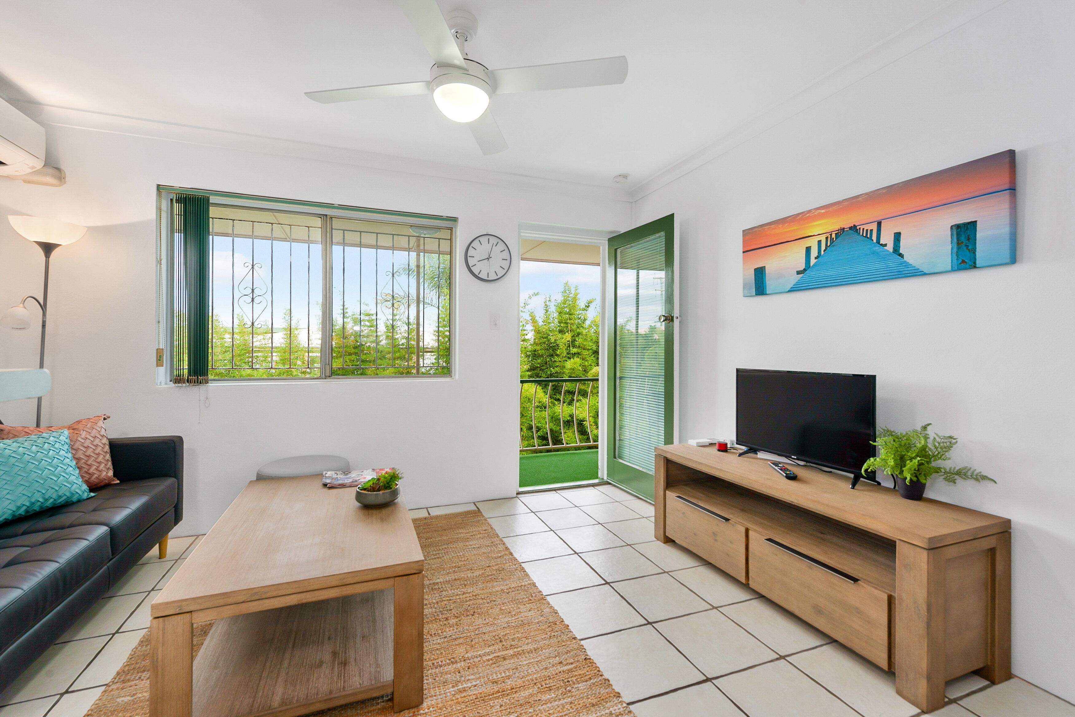 Funky Urban Pad ~ 1 Bed/1 Bath/1 Car ~ New Farm