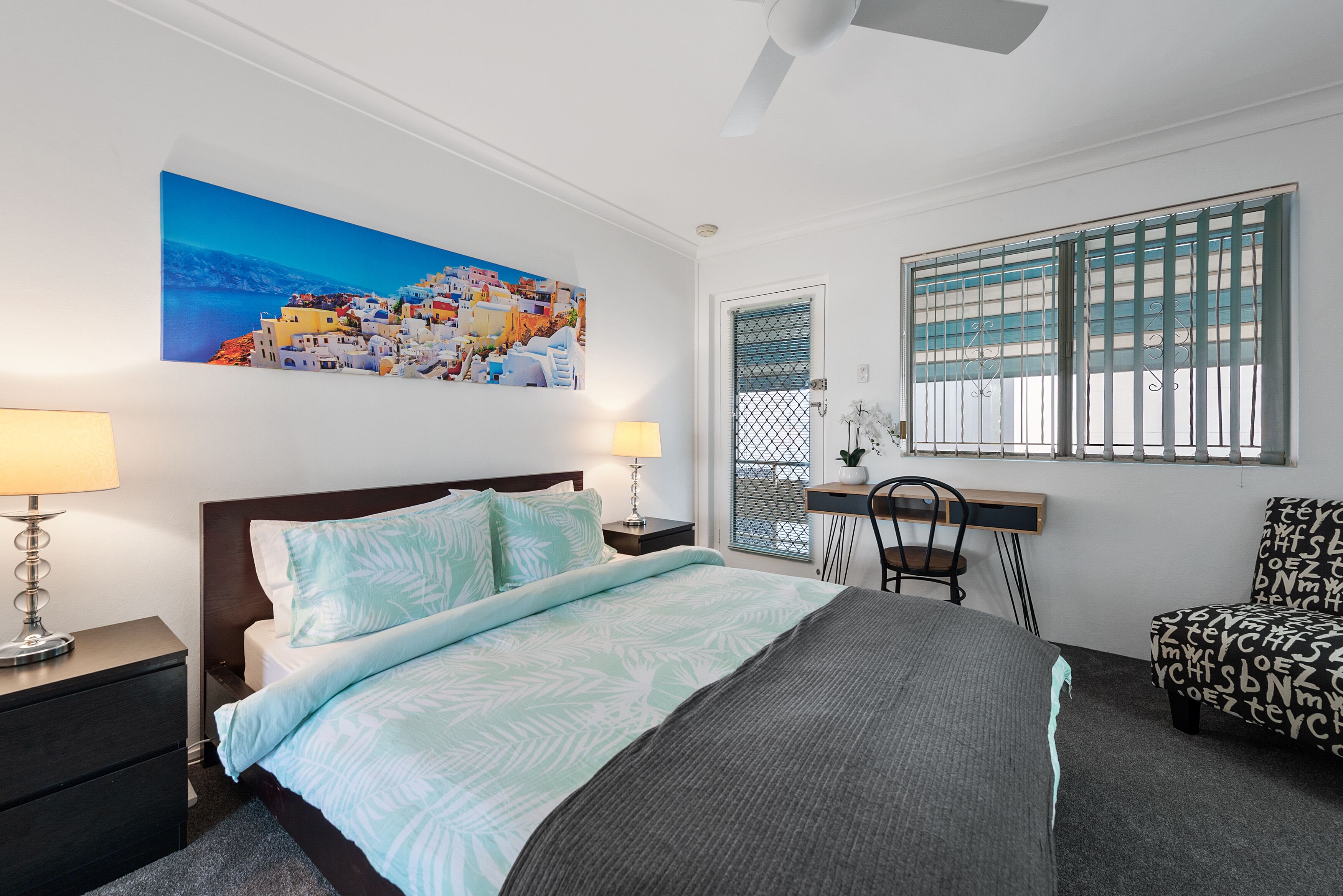 Funky Urban Pad ~ 1 Bed/1 Bath/1 Car ~ New Farm