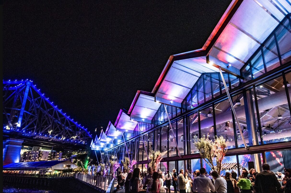 Funky Urban Pad ~ 1 Bed/1 Bath/1 Car ~ New Farm