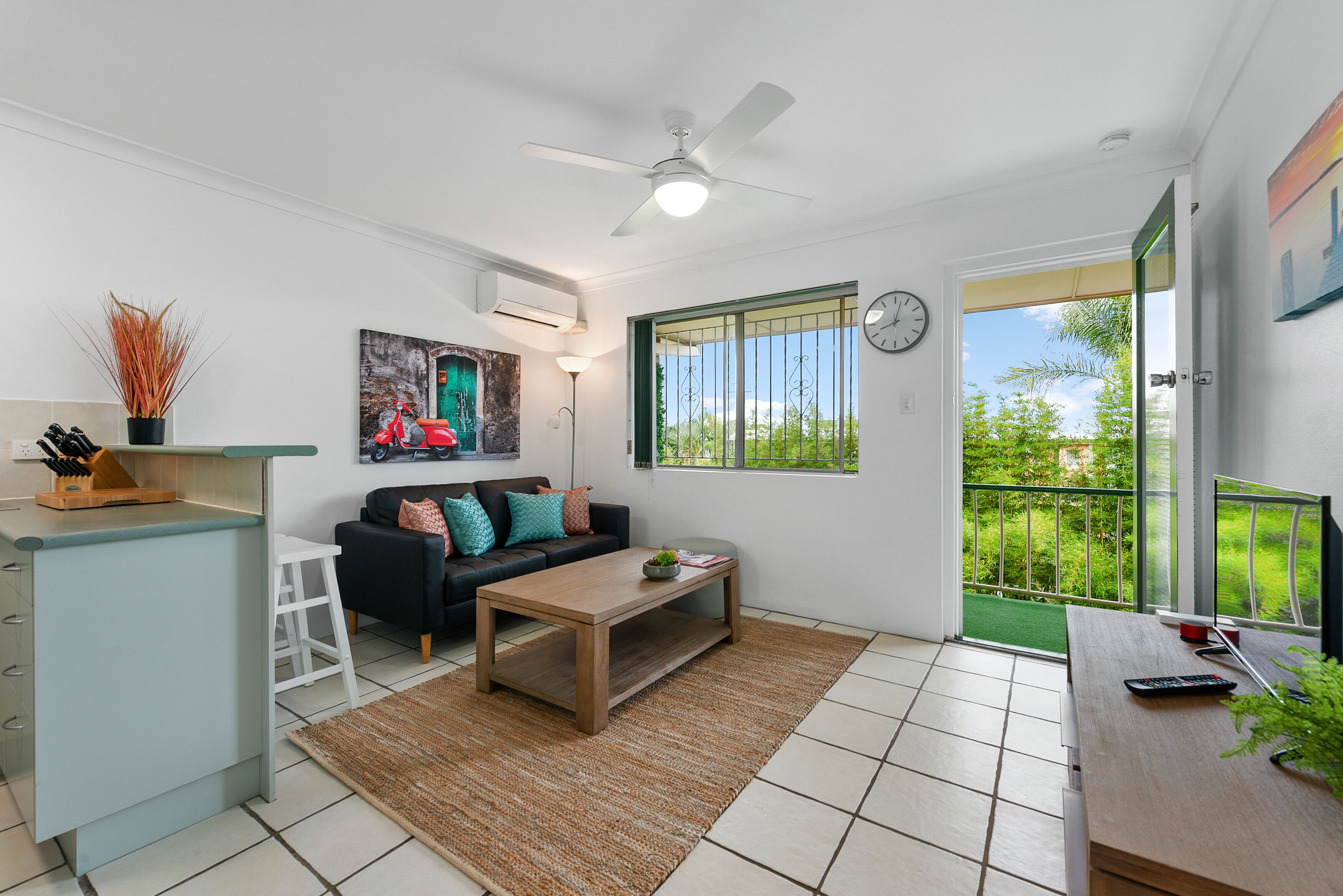 Funky Urban Pad ~ 1 Bed/1 Bath/1 Car ~ New Farm