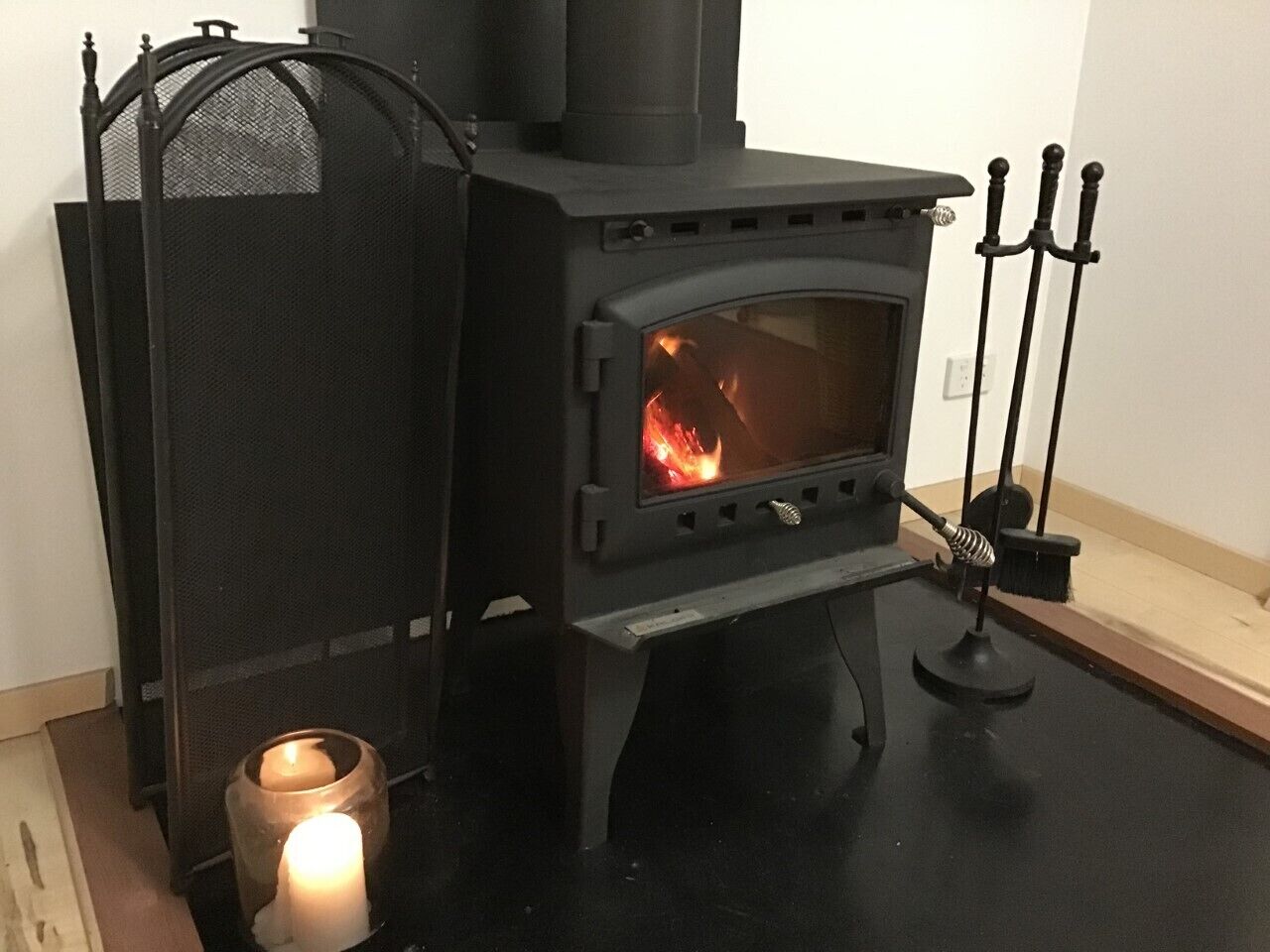 Luxury Outside Spa, Breakfast, Freshly Ground Coffee, Wine &amp; Snacks + Log Stove