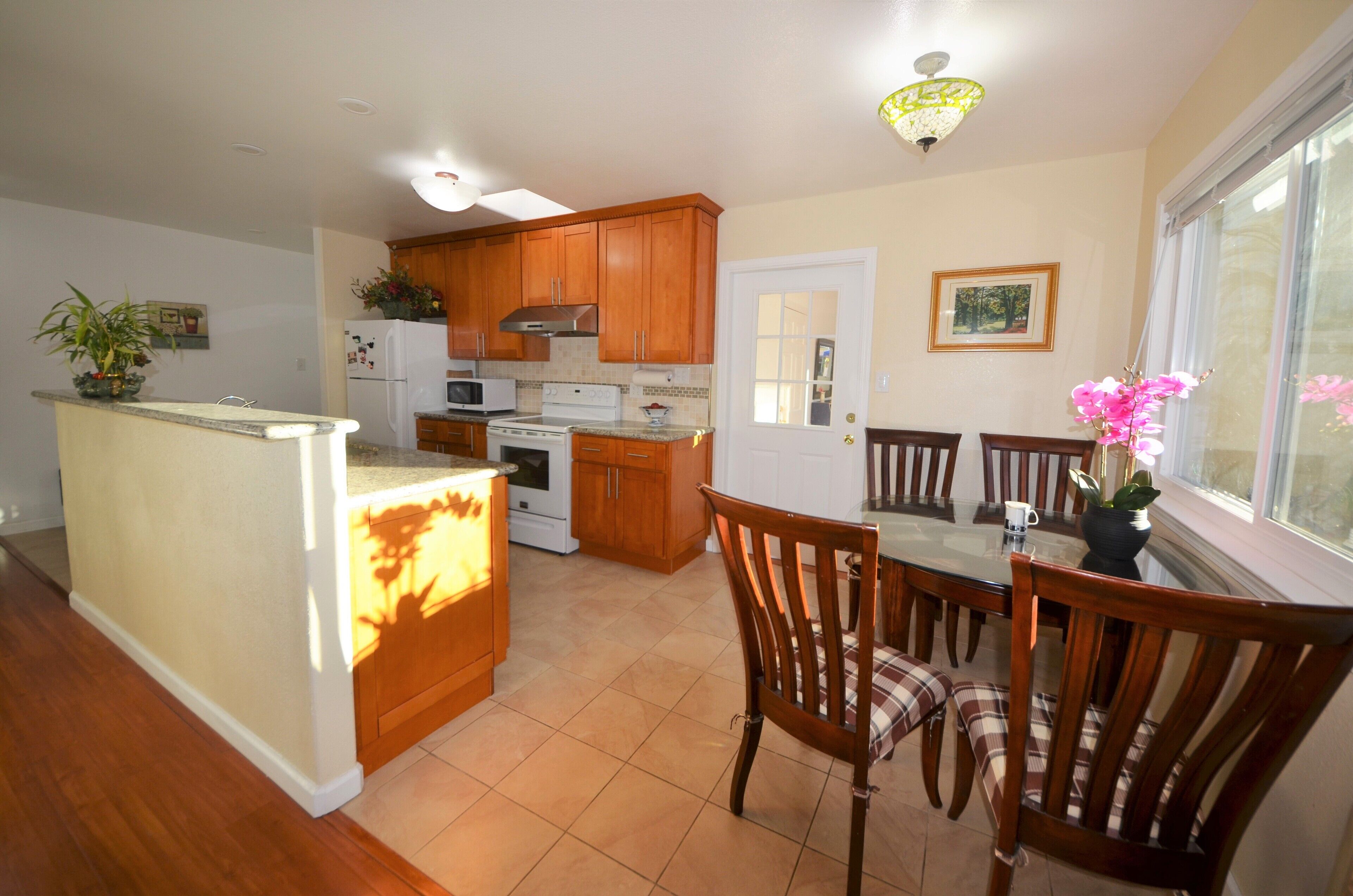 SUNNY and AIRY, PRIME LOCATION near LAKE ELIZABETH in Fremont, United States