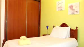 3 bedrooms, iron/ironing board, free WiFi