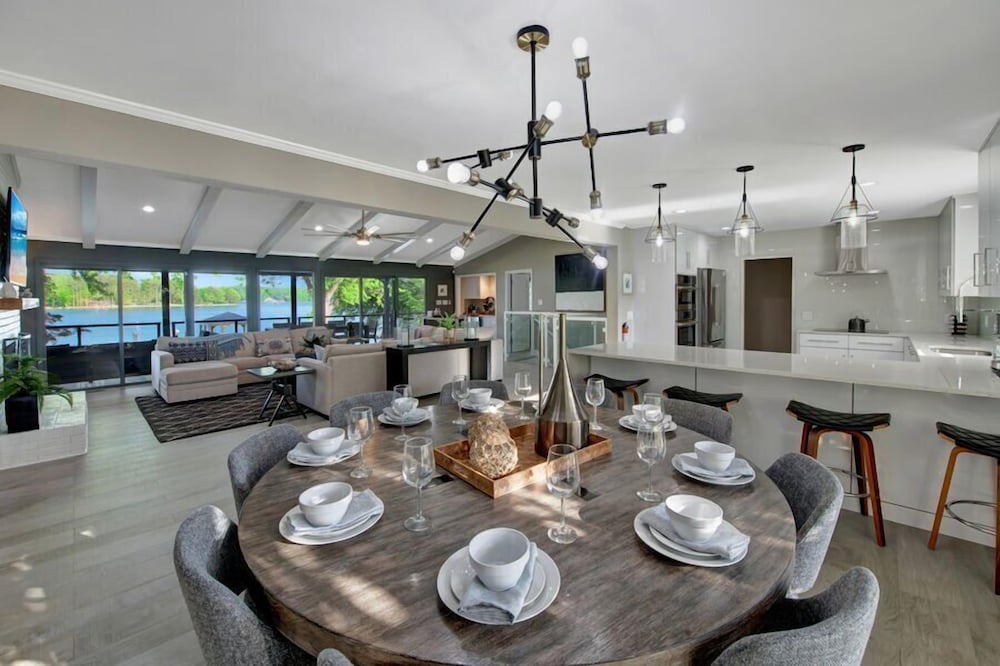 Southern Sunrise with beautiful waterfront