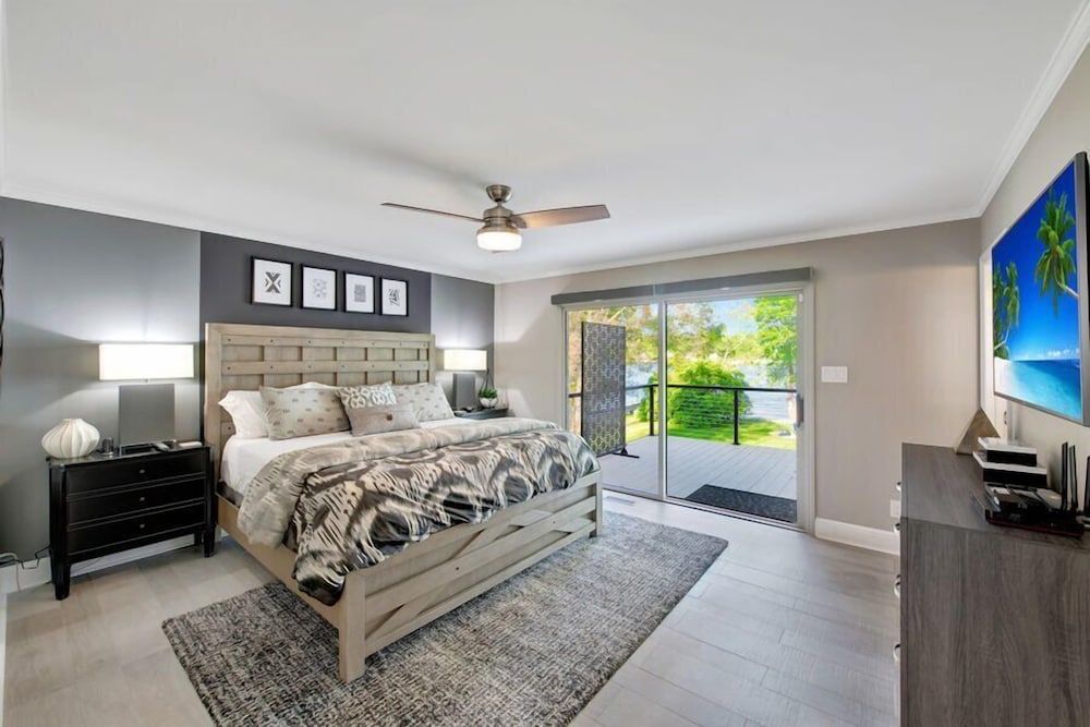 Southern Sunrise with beautiful waterfront