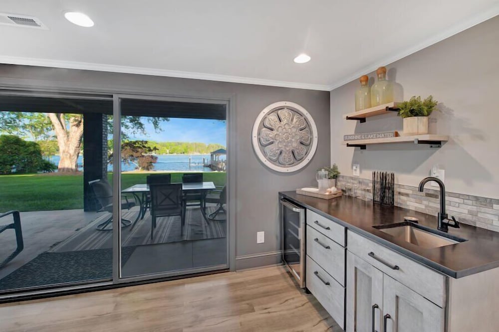 Southern Sunrise with beautiful waterfront