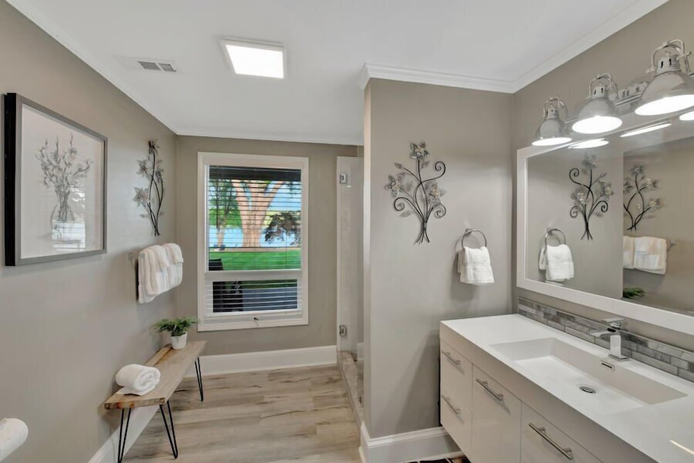 Southern Sunrise with beautiful waterfront