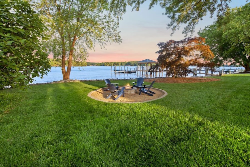 Southern Sunrise with beautiful waterfront