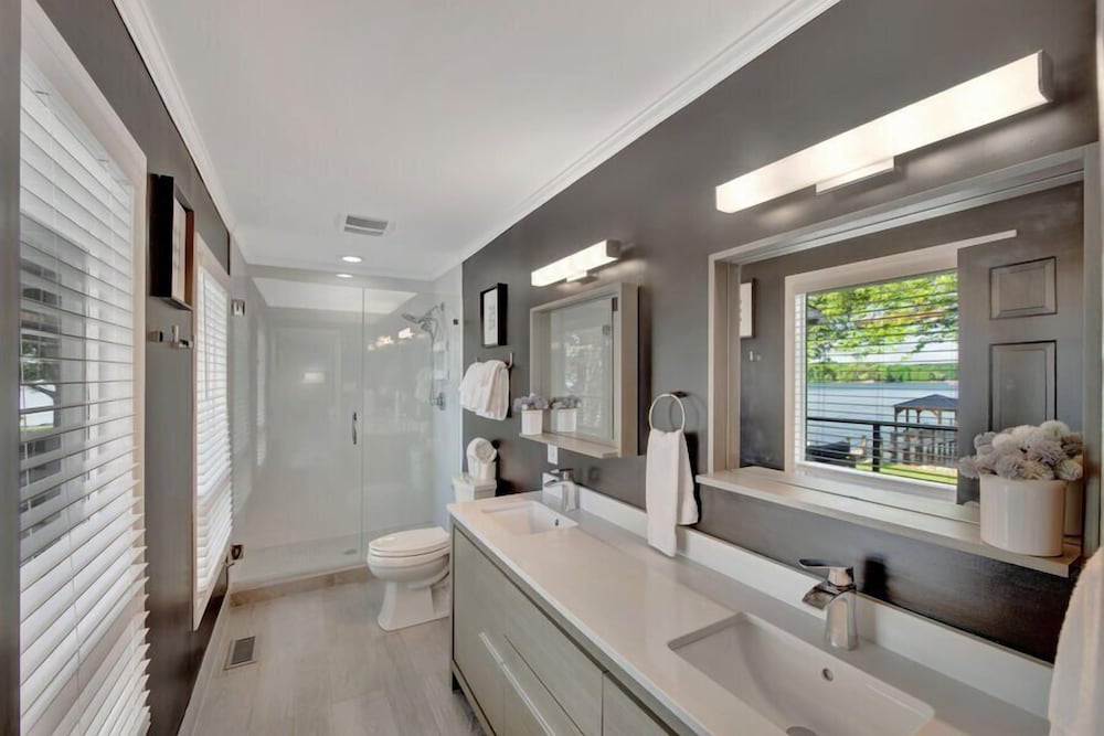 Southern Sunrise with beautiful waterfront