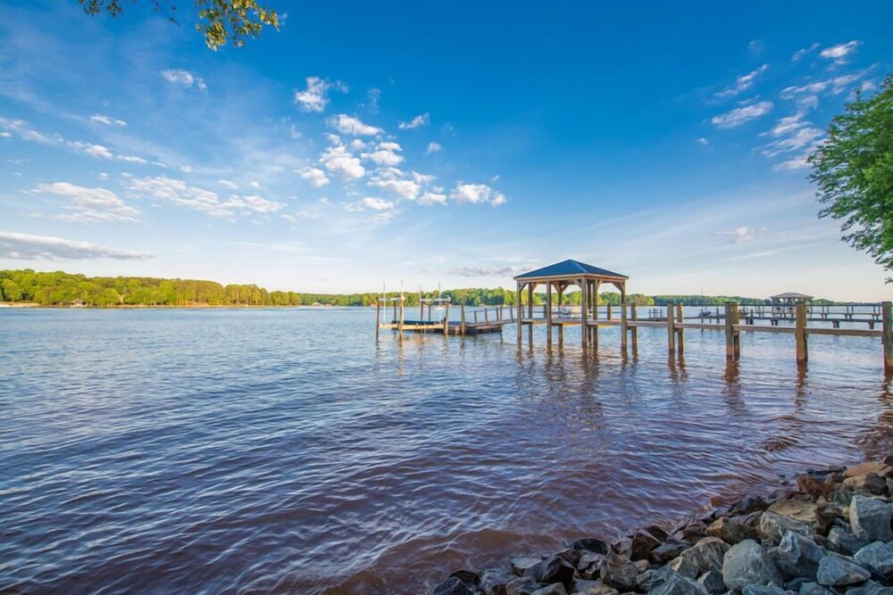 Southern Sunrise with beautiful waterfront