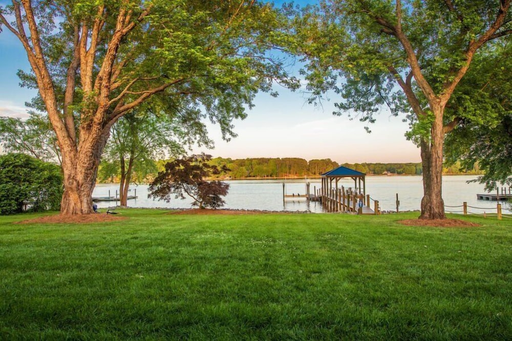 Southern Sunrise with beautiful waterfront