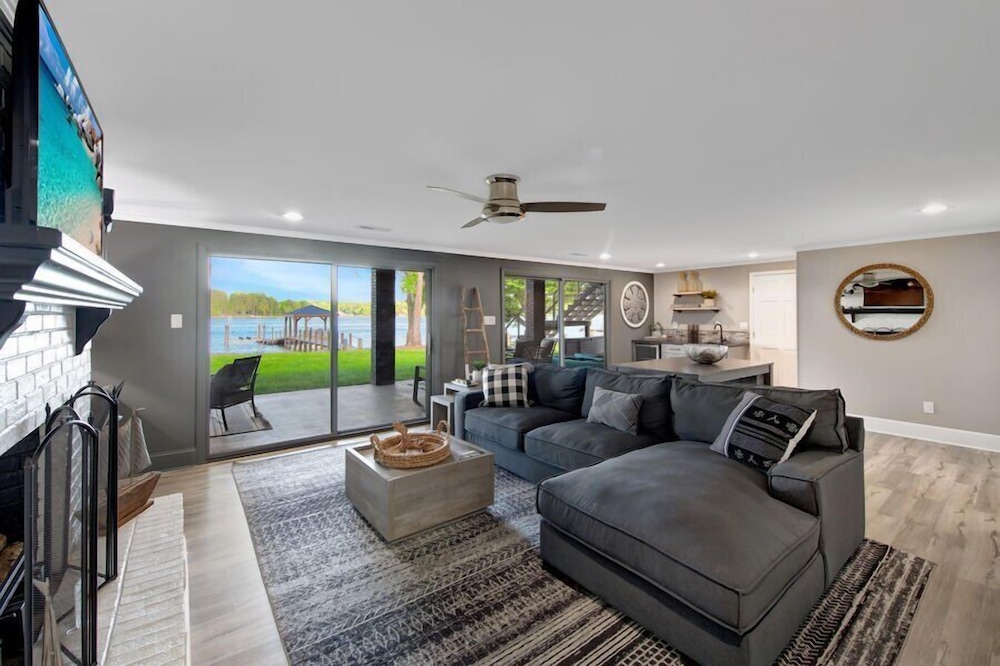 Southern Sunrise with beautiful waterfront