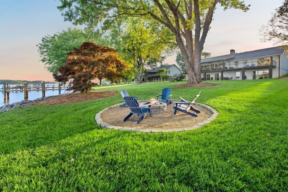 Southern Sunrise with beautiful waterfront