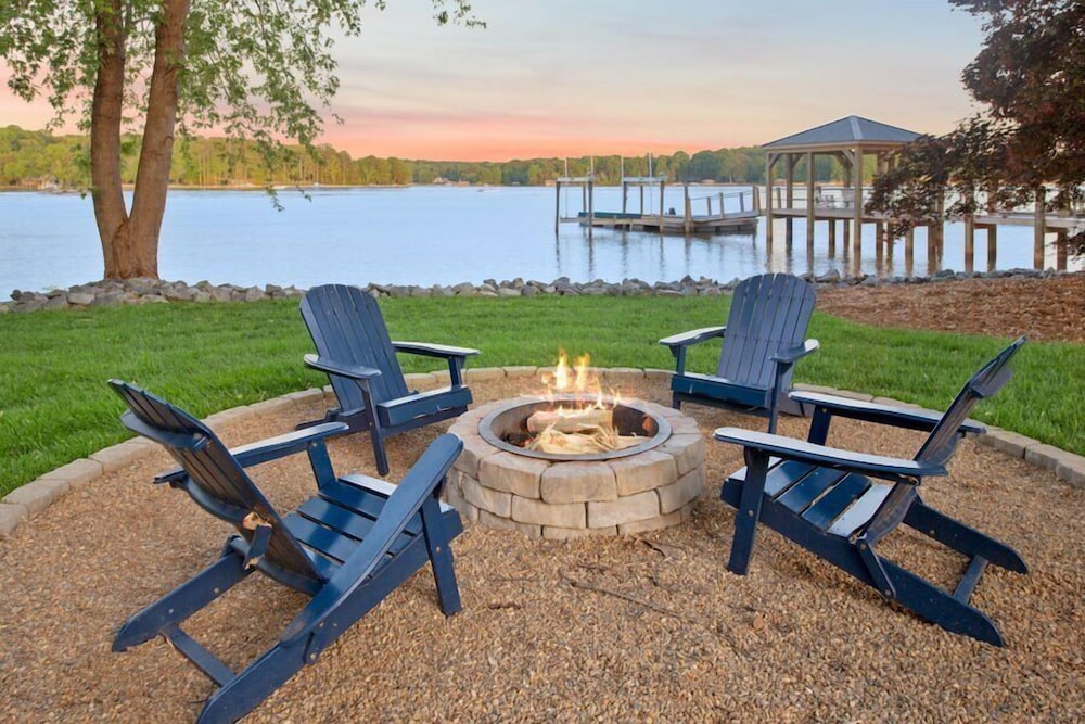 Southern Sunrise with beautiful waterfront