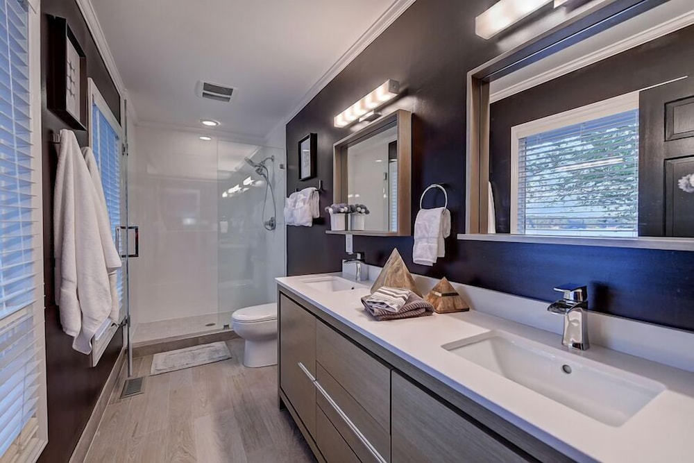 Southern Sunrise with beautiful waterfront