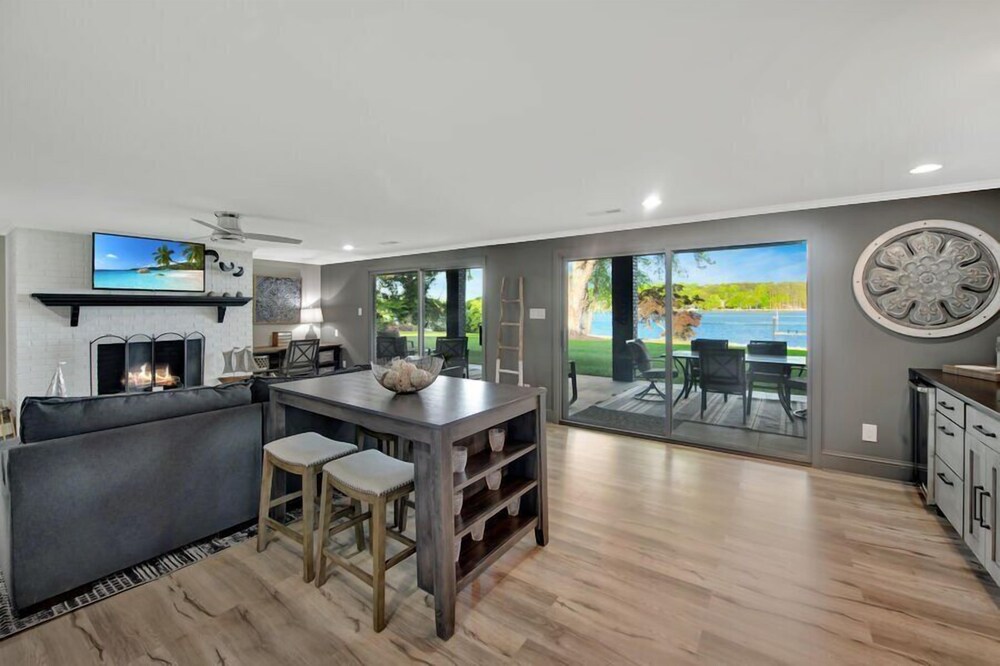 Southern Sunrise with beautiful waterfront