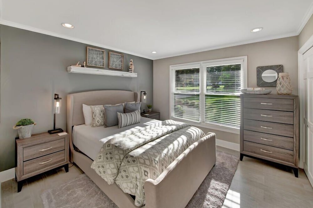 Southern Sunrise with beautiful waterfront