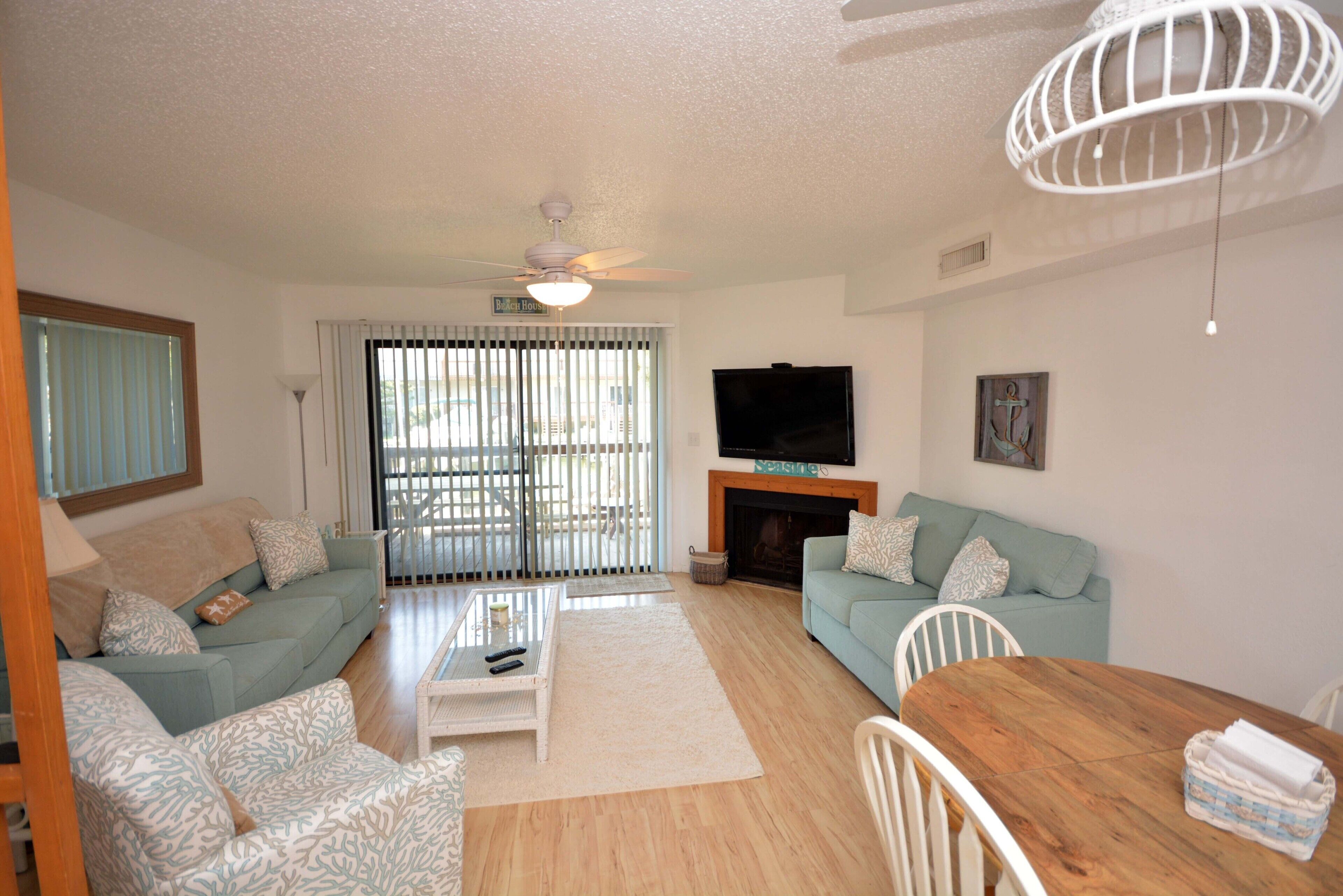 Adorable 3 Bedroom Bayfront Townhouse With Free Wifi And Amazing Canal Views Located Uptown And Just Four Blocks To The Beach 2020 Room Prices Deals Reviews Expedia