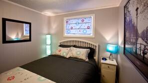 2 bedrooms, iron/ironing board, Internet, linens