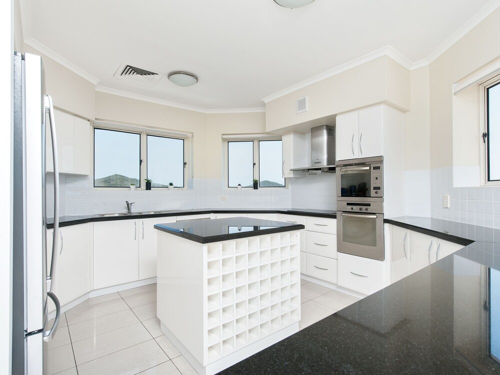 Shoal Bay Penthouse with Ocean Views and Resort Facilities