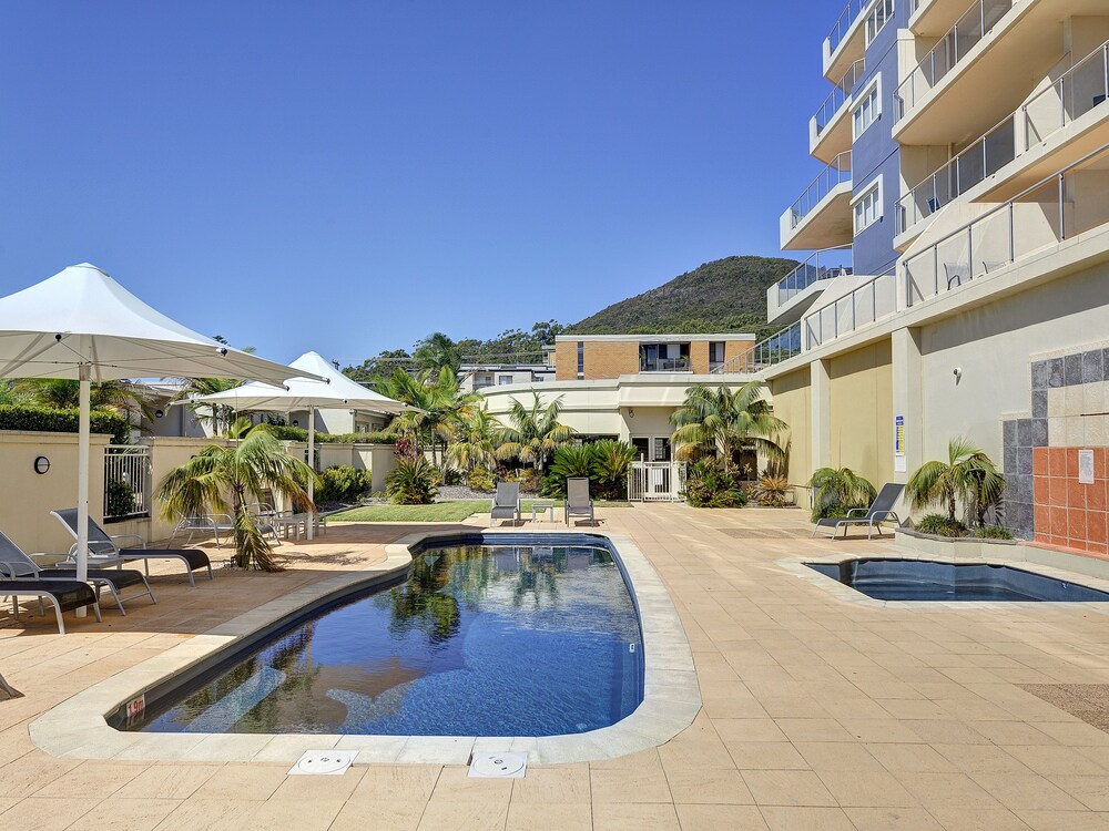 Shoal Bay Penthouse with Ocean Views and Resort Facilities