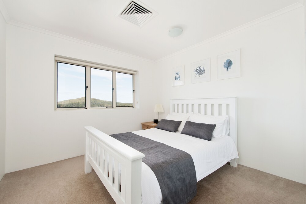 Shoal Bay Penthouse with Ocean Views and Resort Facilities