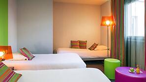 Bureau, rideaux occultants, chambres insonorisées, Wi-Fi gratuit