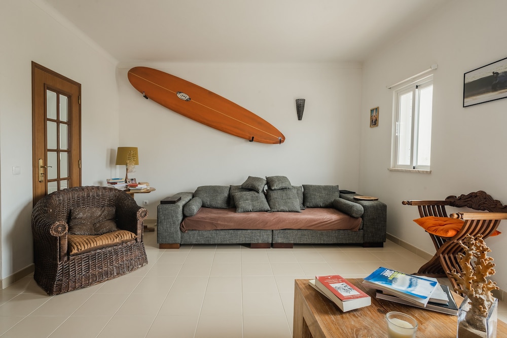 Budens Surf Guesthouse - Hostel in Vila do Bispo, Portugal