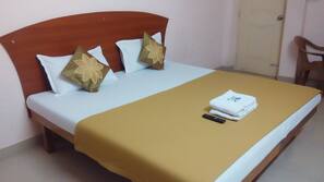 In-room safe, iron/ironing board, free WiFi, linens