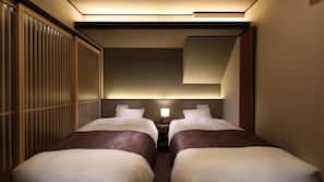 2 bedrooms, down comforters, pillowtop beds, blackout drapes