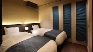 2 bedrooms, down comforters, pillowtop beds, blackout drapes
