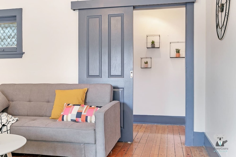Sydney Airport Gardenia Cottage 3 BED Nar232