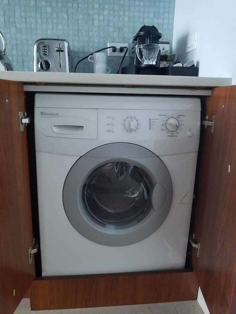 LUXURIOUS 1 BR CONDO WITH OCEAN VIEW, POOL AND SPA