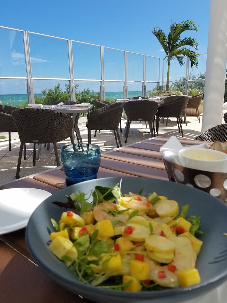 LUXURIOUS 1 BR CONDO WITH OCEAN VIEW, POOL AND SPA