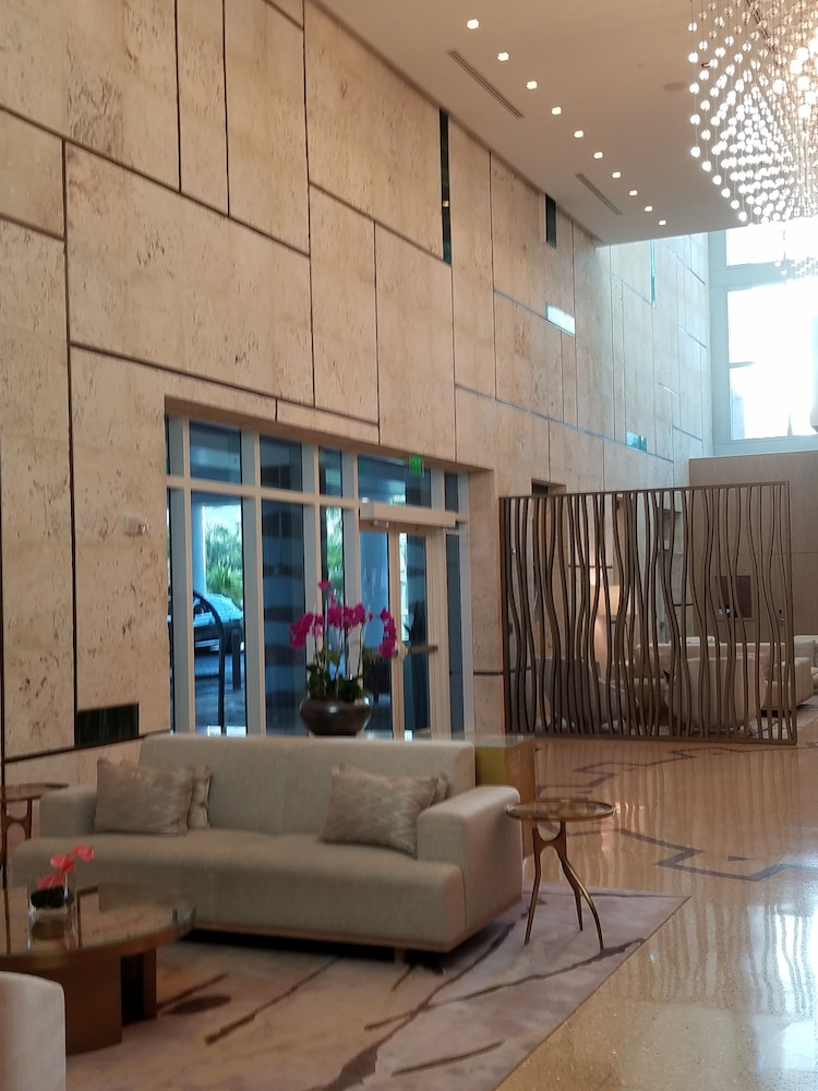 LUXURIOUS 1 BR CONDO WITH OCEAN VIEW, POOL AND SPA