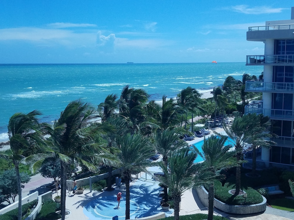 LUXURIOUS 1 BR CONDO WITH OCEAN VIEW, POOL AND SPA