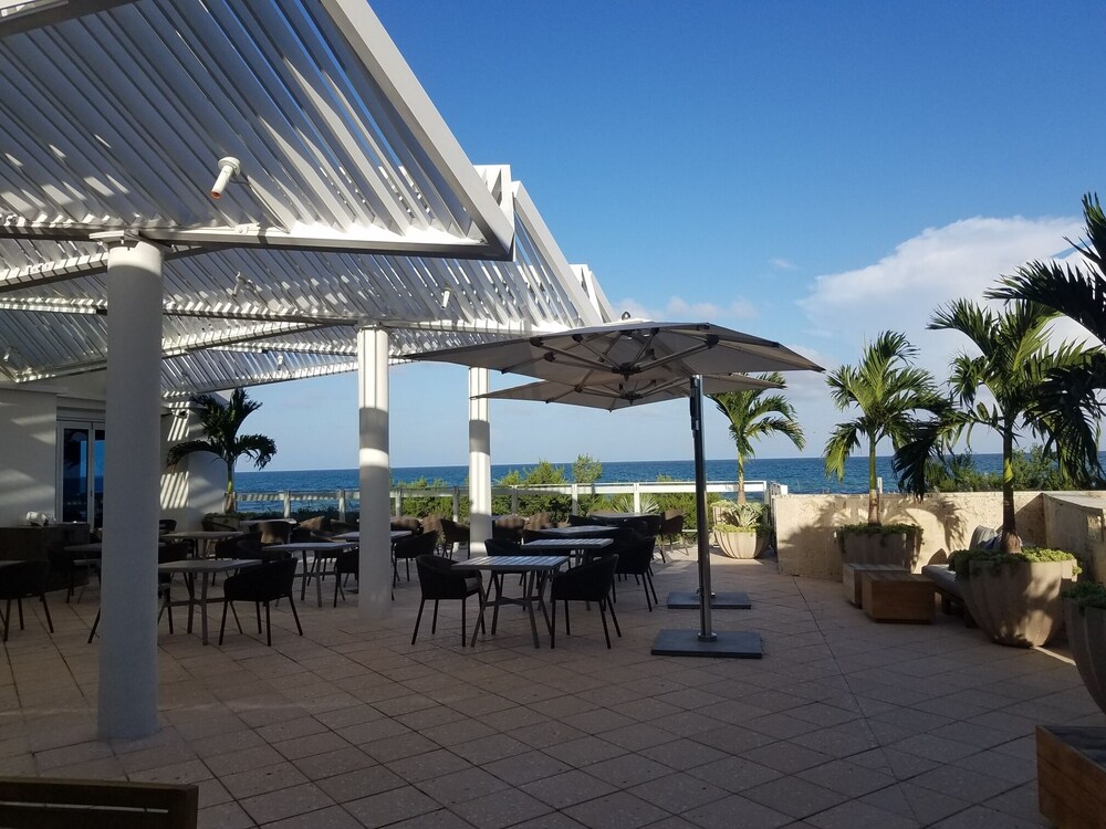 LUXURIOUS 1 BR CONDO WITH OCEAN VIEW, POOL AND SPA