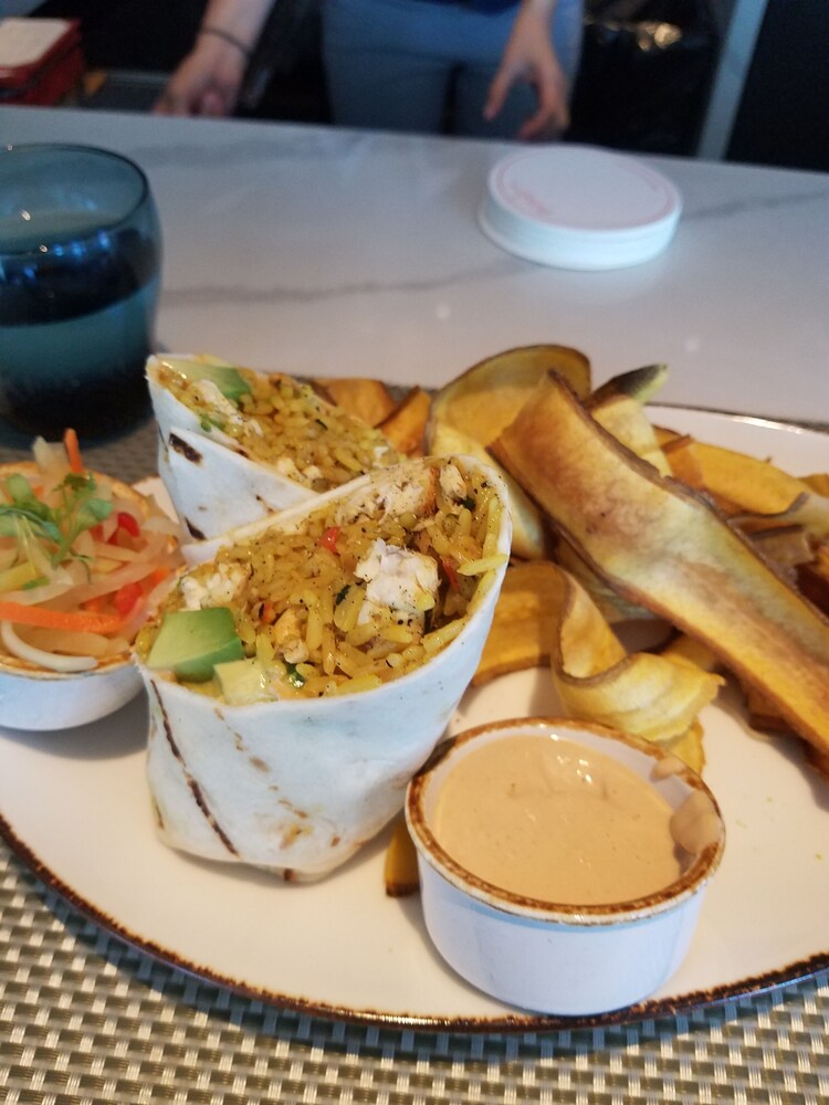 LUXURIOUS 1 BR CONDO WITH OCEAN VIEW, POOL AND SPA