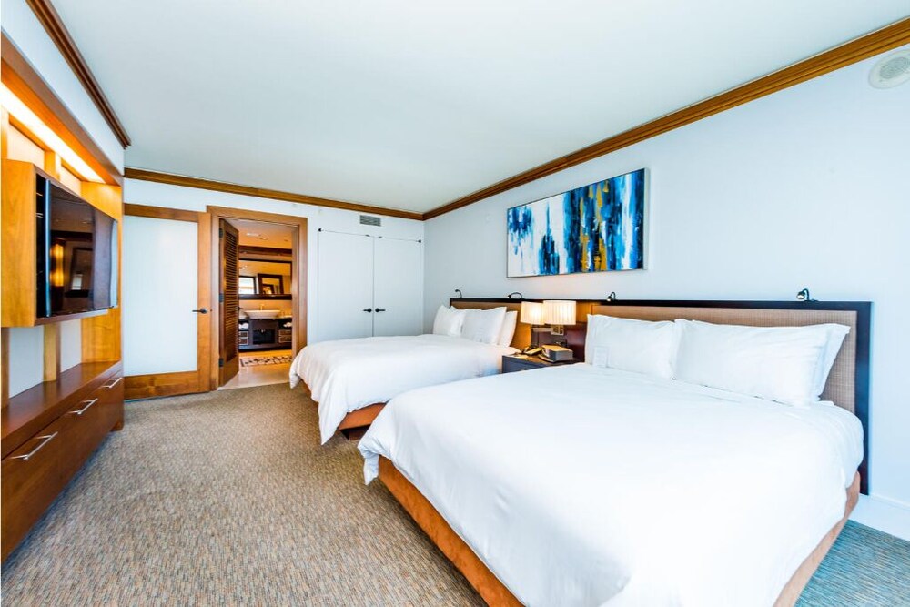 LUXURIOUS 1 BR CONDO WITH OCEAN VIEW, POOL AND SPA