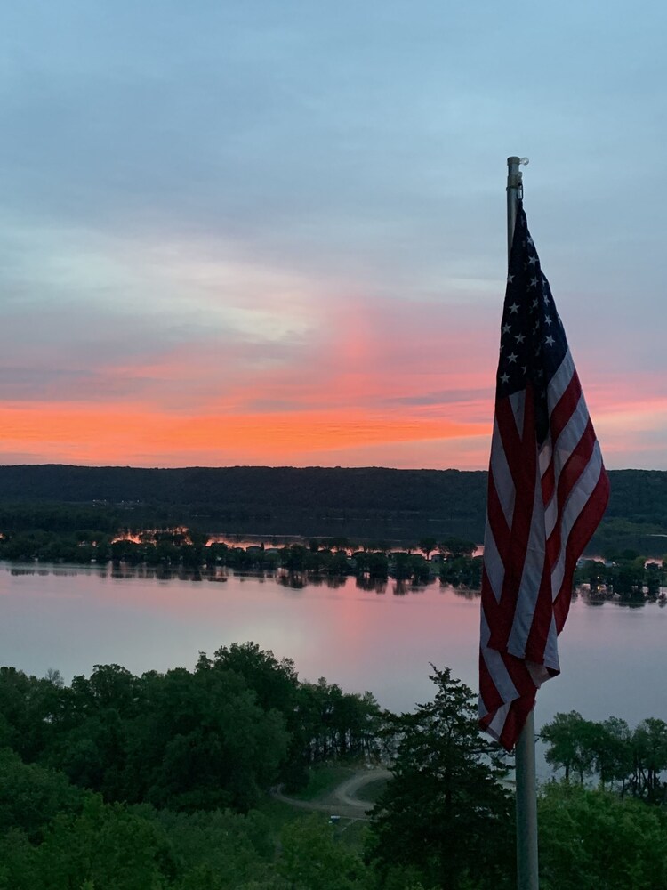 Eagle View Motel & Retreat in Guttenberg Best Rates & Deals on Orbitz