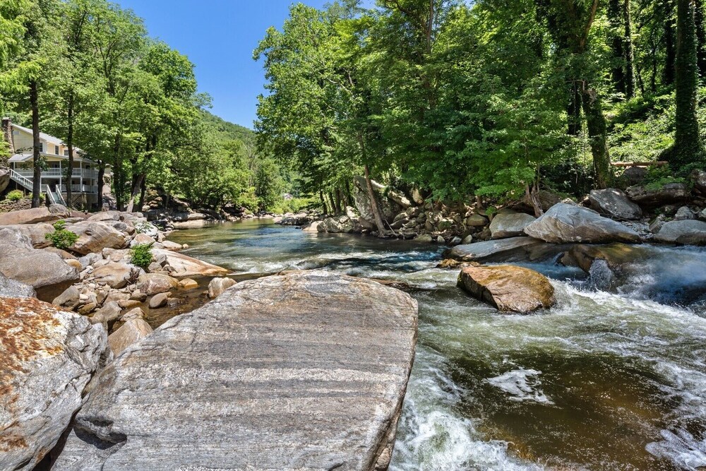 Cascading Falls - Mr Lake Lure Vacation Rentals in Forest City, United States